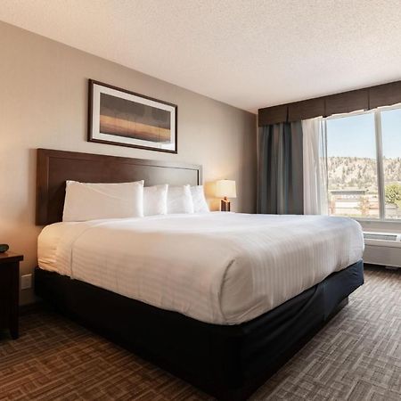 Hotel Kelowna & Conference Centre Екстер'єр фото