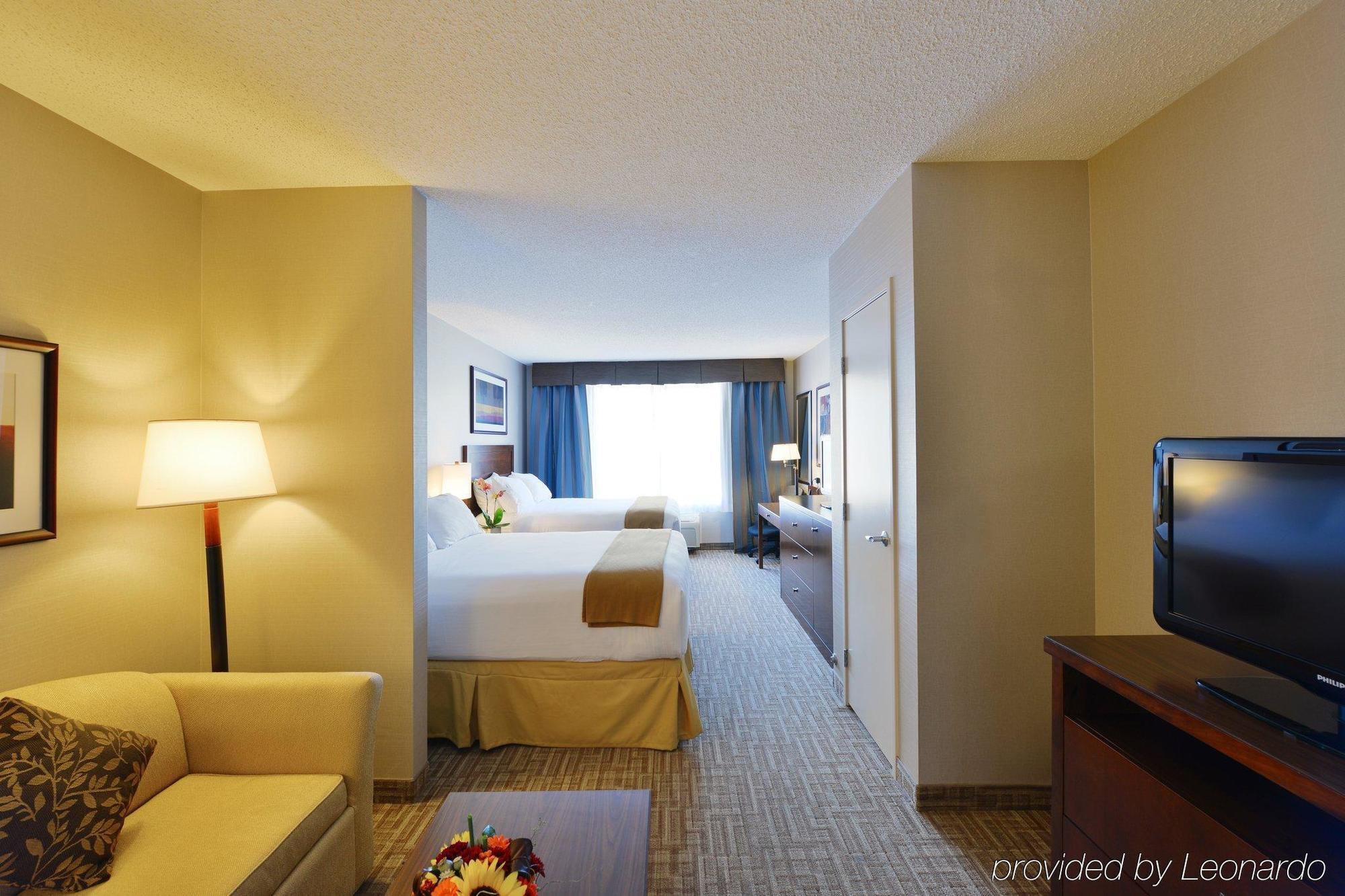 Hotel Kelowna & Conference Centre Екстер'єр фото