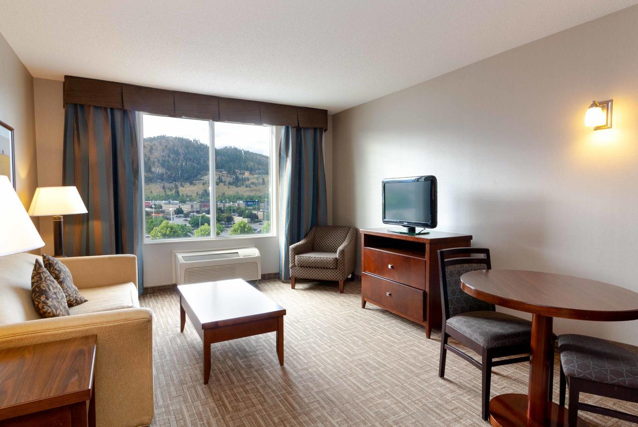 Hotel Kelowna & Conference Centre Екстер'єр фото