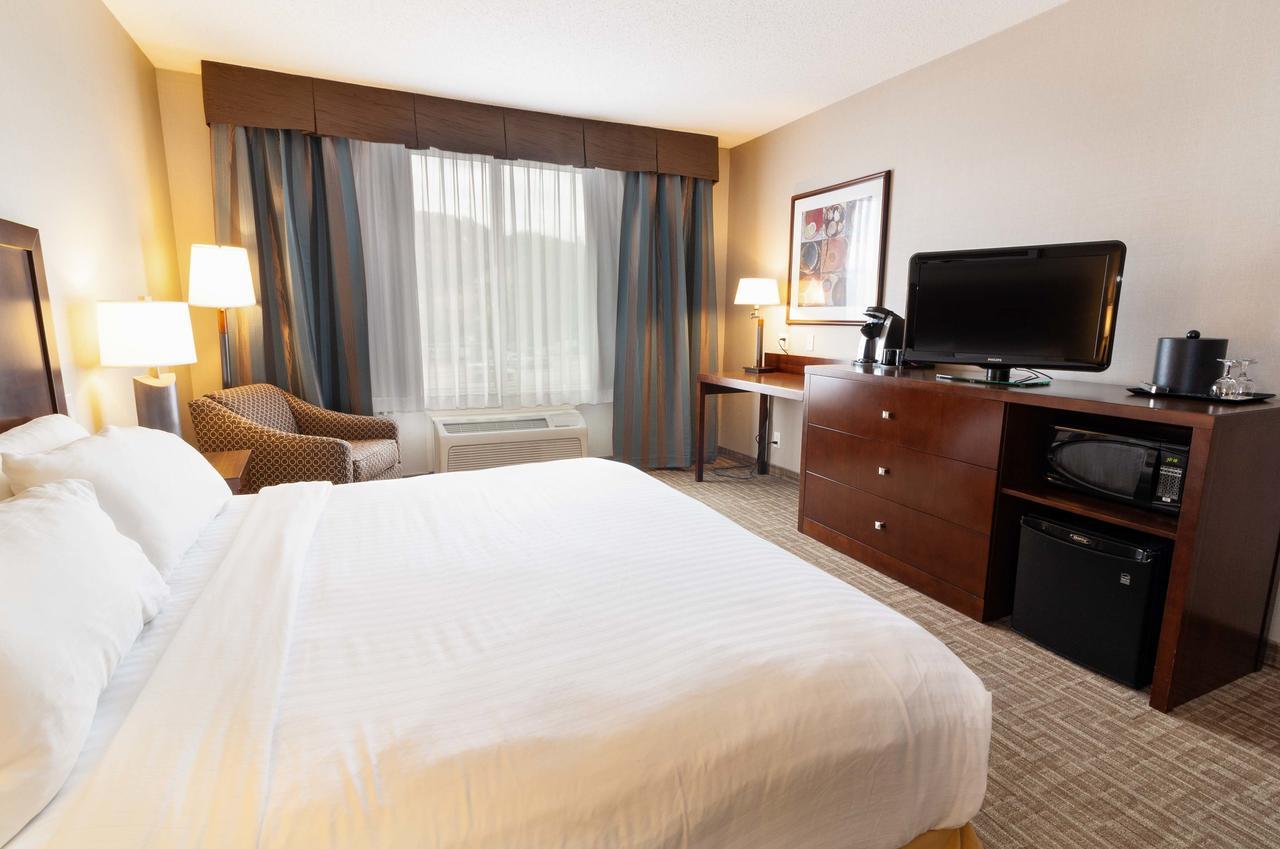 Hotel Kelowna & Conference Centre Екстер'єр фото