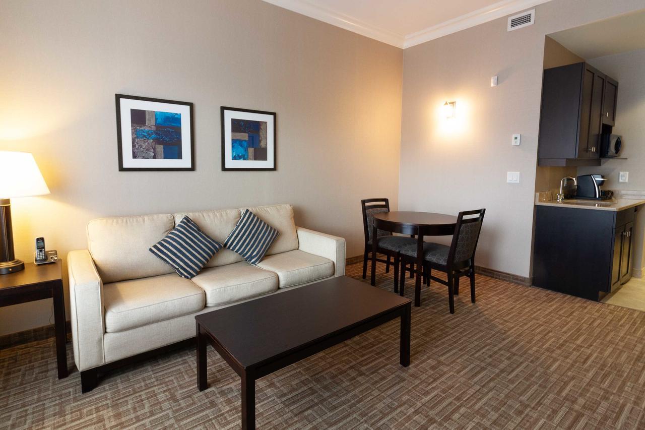 Hotel Kelowna & Conference Centre Екстер'єр фото