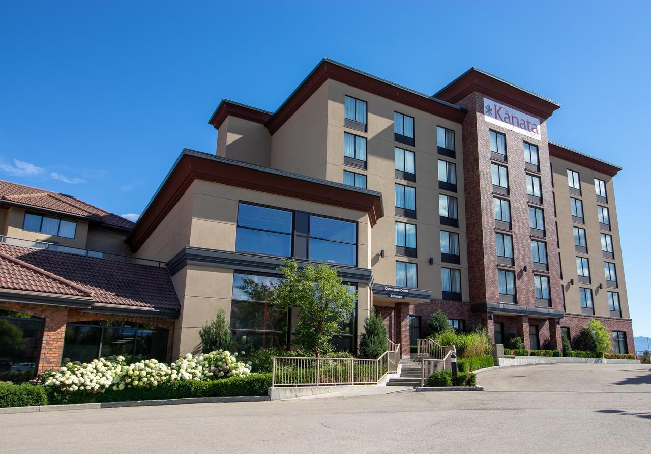 Hotel Kelowna & Conference Centre Екстер'єр фото