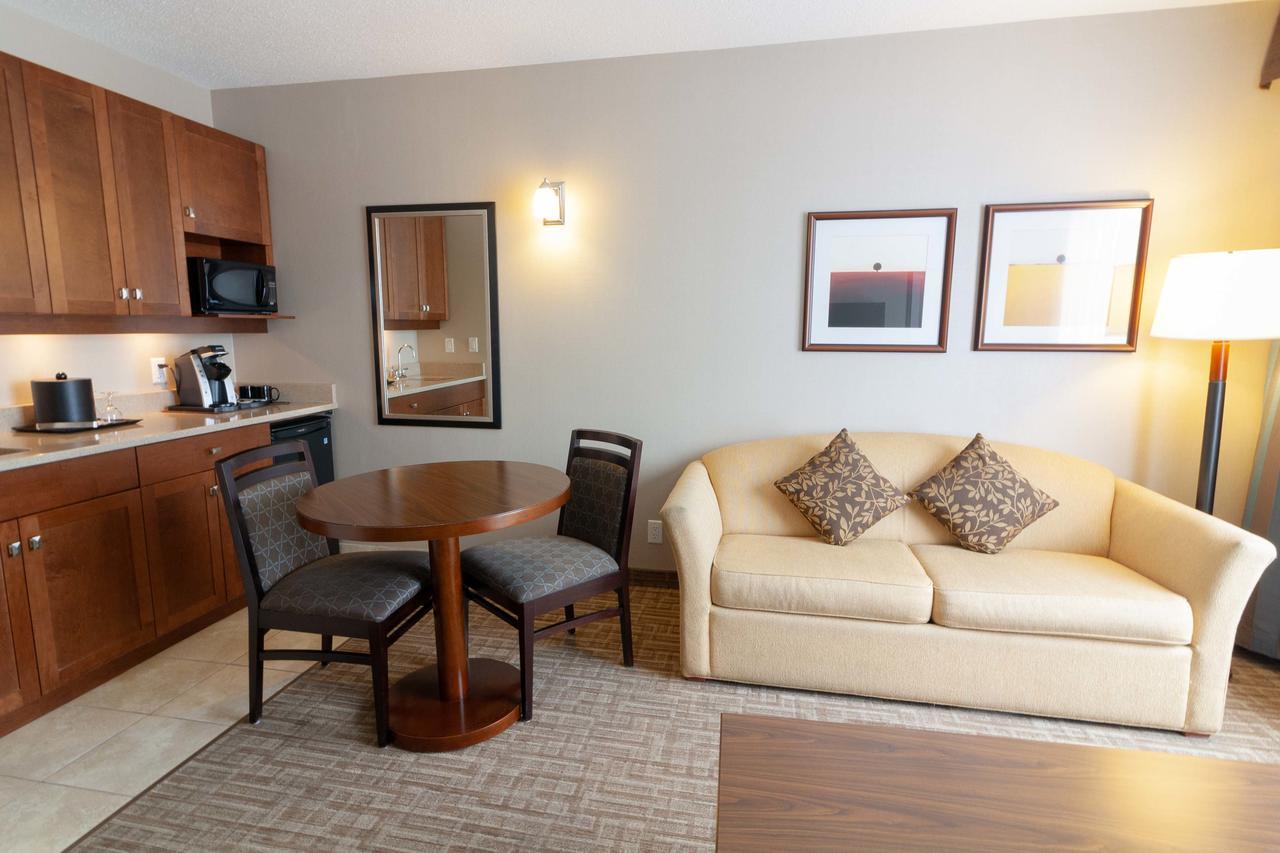 Hotel Kelowna & Conference Centre Екстер'єр фото