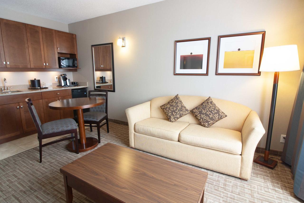 Hotel Kelowna & Conference Centre Екстер'єр фото